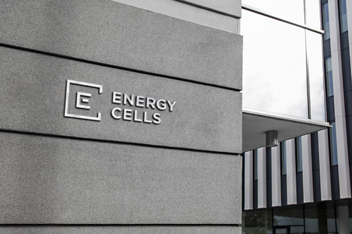 Energy Cells iškaba eksterjere